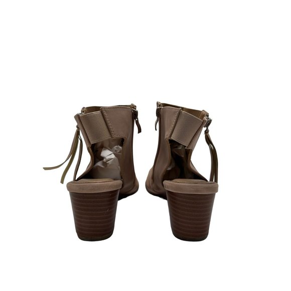 Torrid Womens PERFORATED Wedge Shootie Faux Leather Peep Toe Sandal Size 8.5WW - Picture 5 of 7